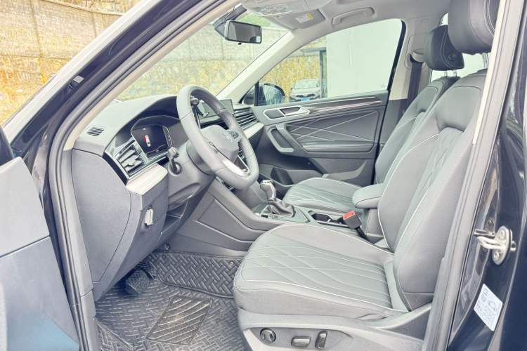 Used Volkswagen Tiguan L 2024 Outstanding Model 300TSI Automatic Two-Wheel Drive Longteng Edition