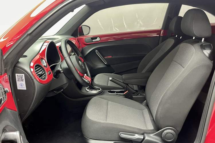 Used Volkswagen Beetle 2015 180TSI model
