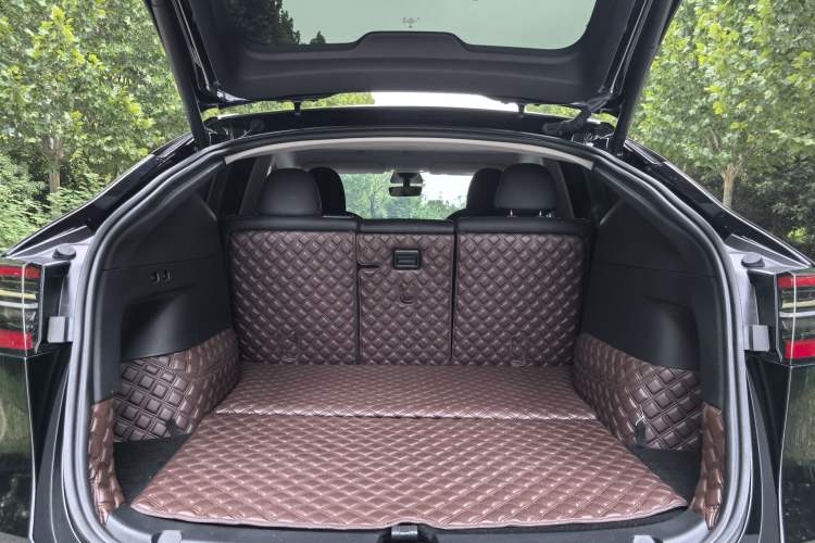 Used Tesla Model Y 2022 Rear-Wheel-Drive Version
