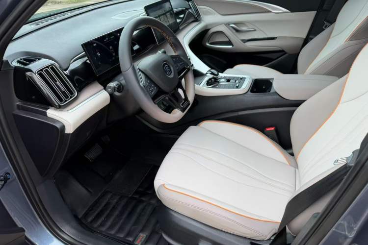 Used BYD Song Pro New Energy 2023 Champion Edition DM-i 71KM Navigation Model
