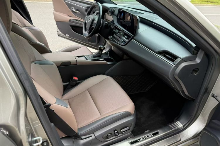 Used Lexus ES 2023 200 Excellence Edition
