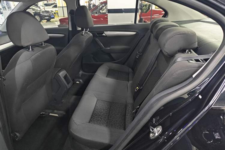 Used Volkswagen Lavida 2013 Revised Classic 1.6L Manual Fashion Edition