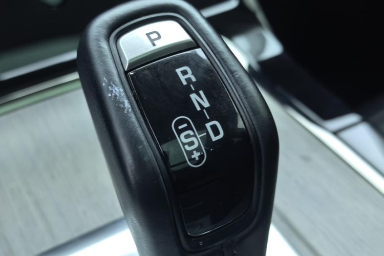 Used Land Rover Range Rover Evoque 2021 Range Rover Velar 249 PS R-Dynamic S Performance Edition