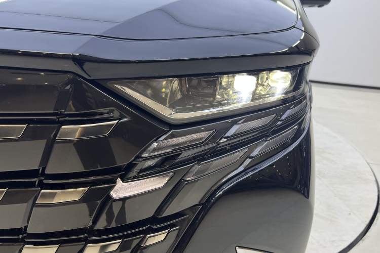 Used Toyota Alphard 2024 Dual-Engine 2.5L Prestige Edition
