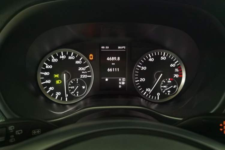 Used Mercedes-Benz Vito 2018 2.0T Elite Version 7 Seats China VI Emission Standard
