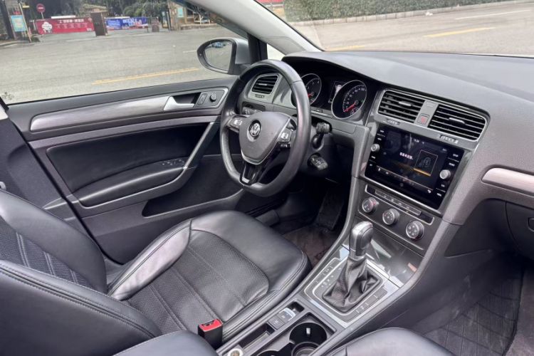 Used Volkswagen Golf 2019 1.8TSI Travel Edition