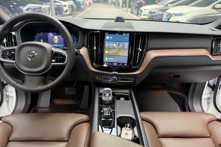 Used Volvo XC60 2024 B5 4x4 Smart Luxury Edition
