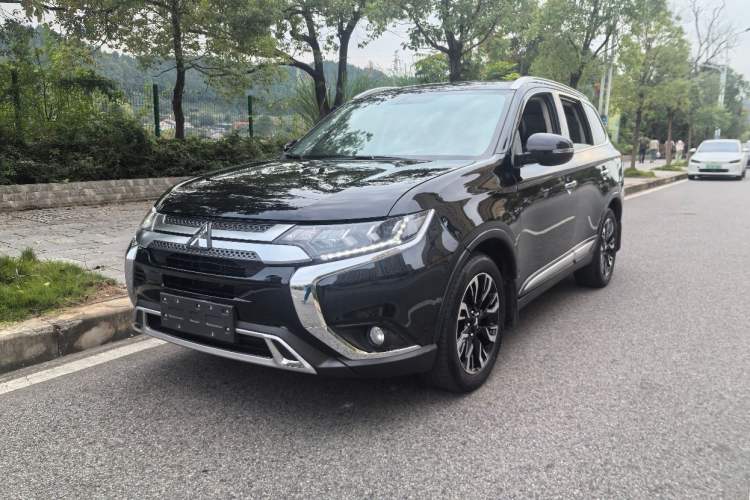 Used Mitsubishi Outlander 2019 2.4L 4x4 Zhi Xiang Edition 5 Seats China VI Standard