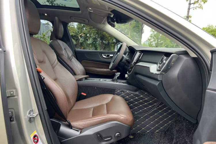 Used Volvo XC60 2019 T5 4x4 Smart Edition China V Standard