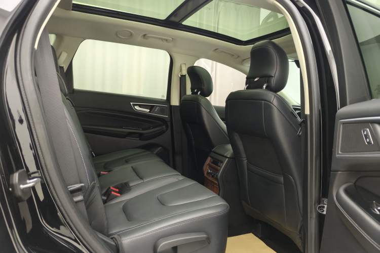 Used Ford Edge 2018 EcoBoost 245 Four-Wheel Drive Titanium 7-Seater
