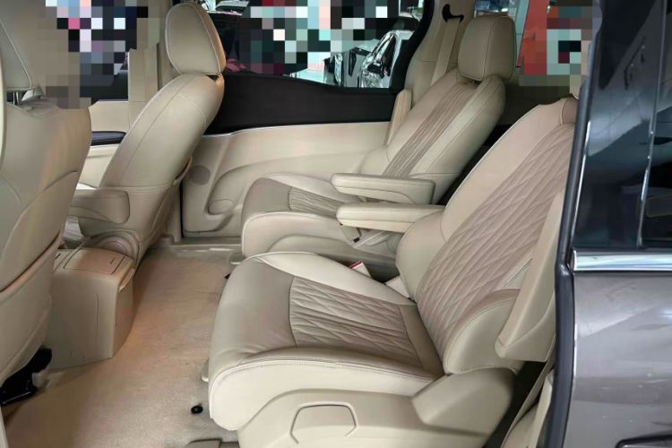 Used Buick GL8 2023 Facelifted Land Cruiser Executive Luxury Version
