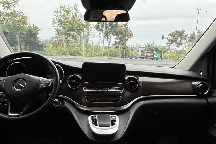 Used Mercedes-Benz V-Class 2020 V 260 Avantgarde Edition
