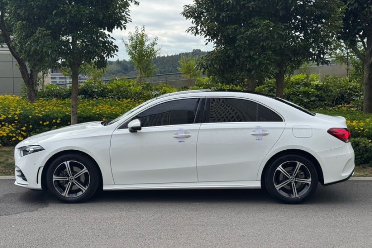 Used Mercedes-Benz A-Class 2022 Revised Version A 200 L Sport Sedan Fashionable Style

