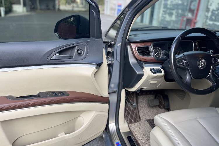 Used Buick GL8 2018 28T Luxury Model China VI Standard
