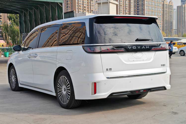 Used VOYAH Dream 2025 PHEV Four-Wheel Drive Prestige Kunpeng Edition
