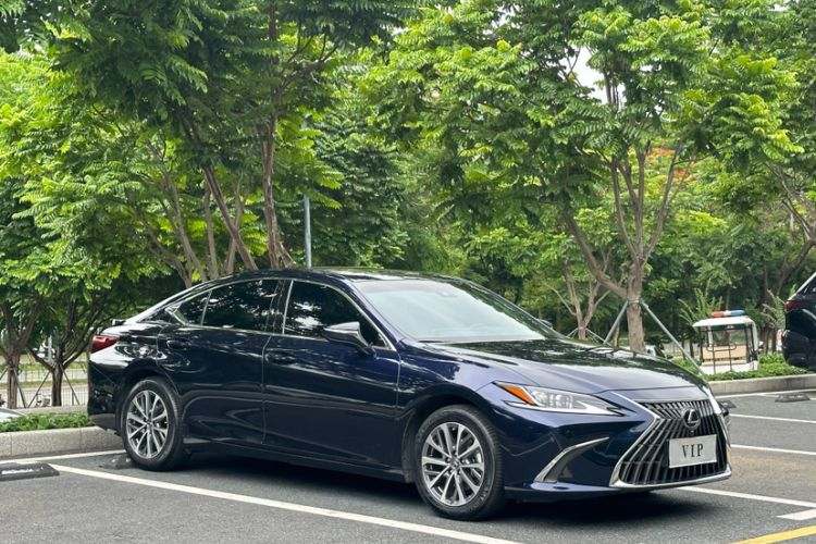 Used Lexus ES 2022 300h Excellence Edition
