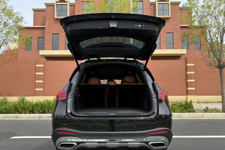 Used Mercedes-Benz GLC 2023 GLC 260 L 4MATIC Luxury Model 5 Seats
