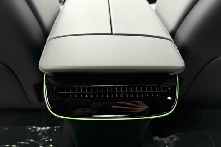 Used VOYAH PASSION 2024 PHEV Four-Wheel Drive Ultra-Long Range Executive Edition
