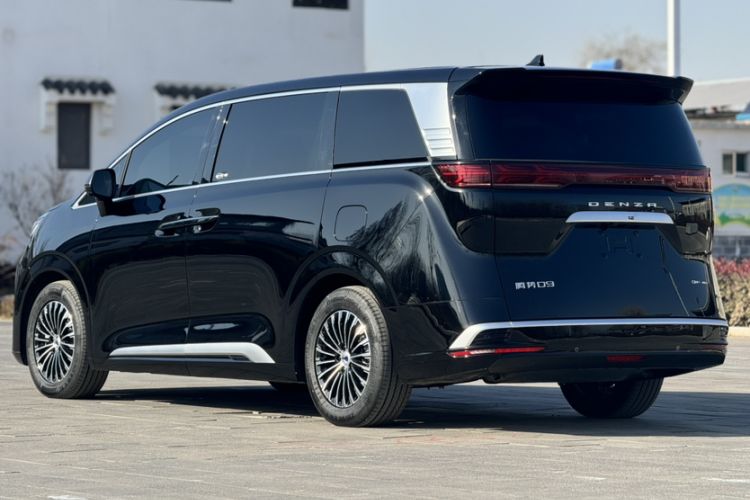 Used Denza D9 2024 DM-i 980 Four-Wheel Drive Prestige Model
