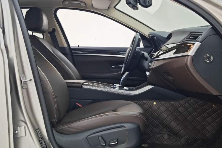 Used BMW 5 Series 2014 525Li Luxury Design Package
