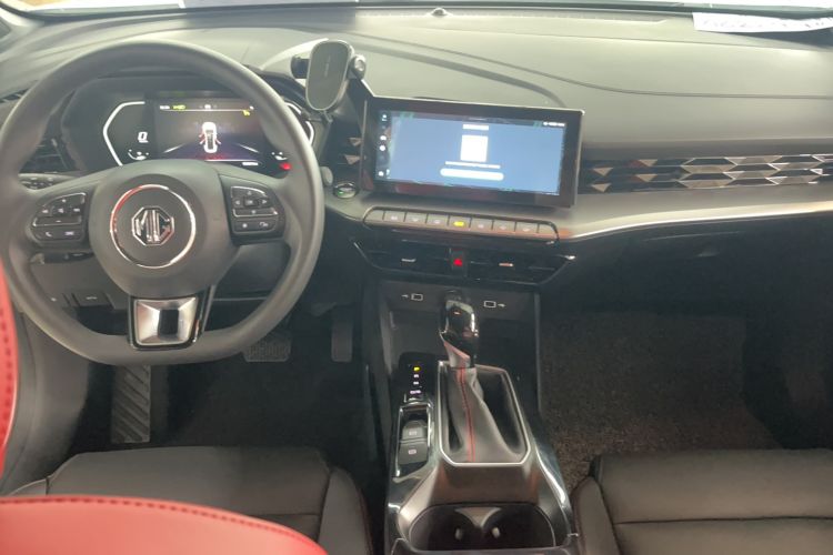 Used MG 5 2022 180 DVVT CVT Youth Luxury Edition
