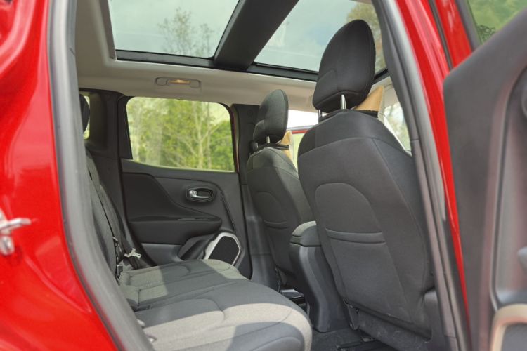 Used  Renegade 2018 Connected Large Screen Version 180T Automatic High-Energy Edition