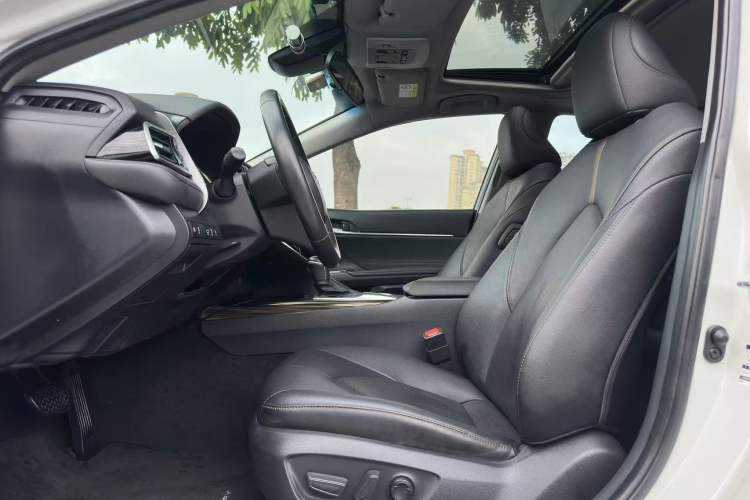 Used Toyota Camry 2019 Revised Version 2.0G Luxury Edition
