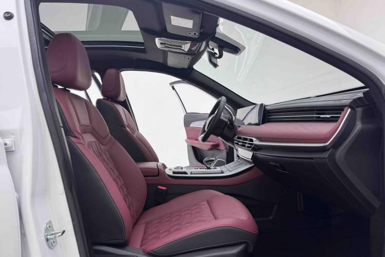 Used JETOUR X70 PLUS 2023 1.5T DCT Brave PLUS 5-Seater
