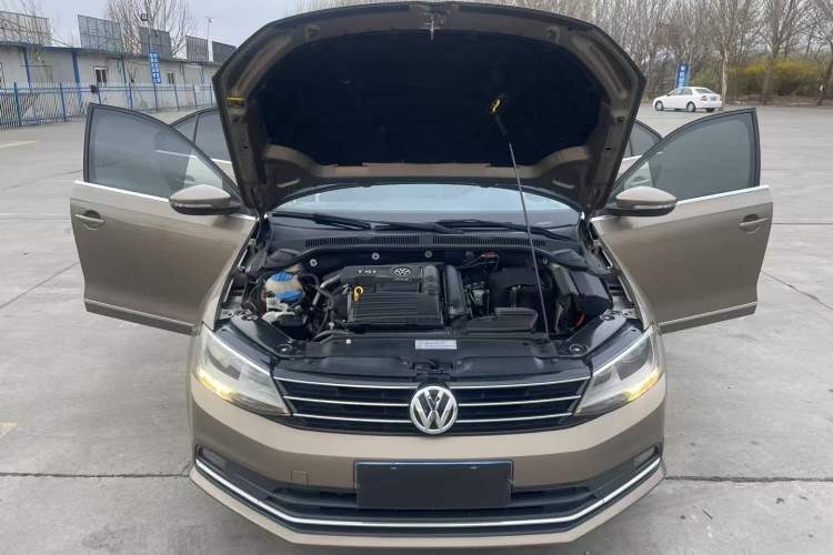 Used Volkswagen Sagitar 2015 230TSI Automatic Comfort Version
