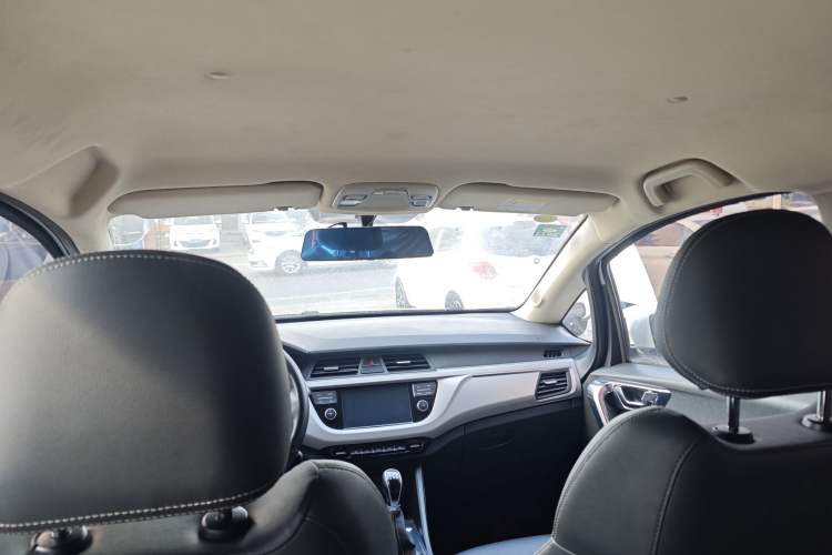 Used Geely Auto Vision X3 2019 Upgraded Model 1.5L Manual Elite Version
