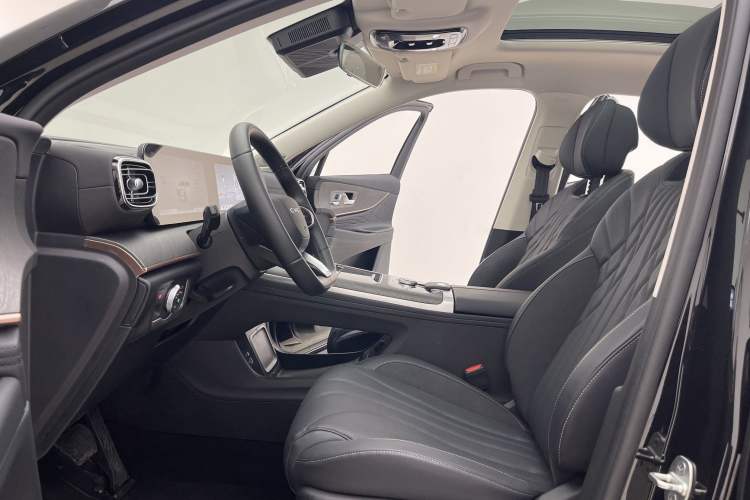 Used Chery Tiggo 9 2025 2.0T Dual-Clutch Two-Wheel Drive Comfort Edition 5 Seats
