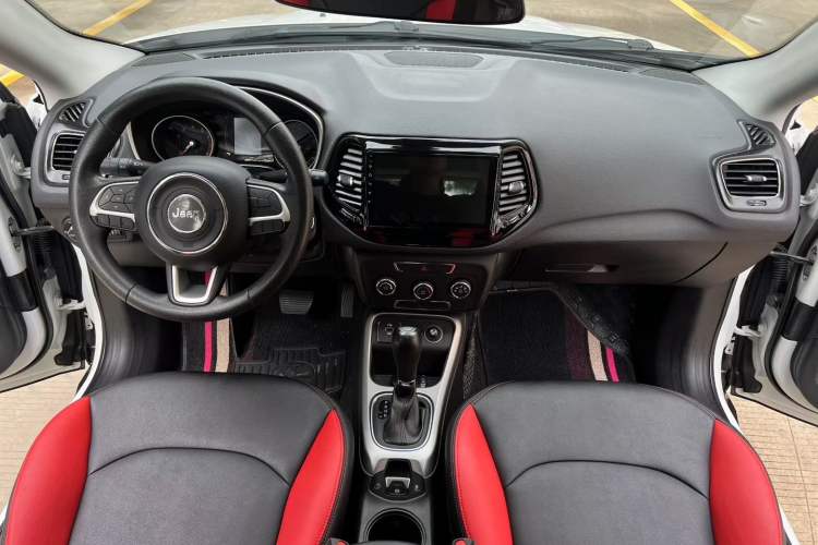 Used  Compass 2017 200T Automatic Enjoyment Edition
