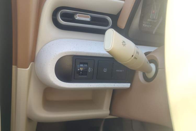 Used Wuling Hongguang MINIEV 2024 3rd Generation 215km Advanced Version
