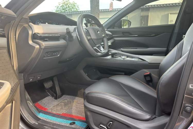 Used Changan UNI-V 2022 1.5T Prestige Version
