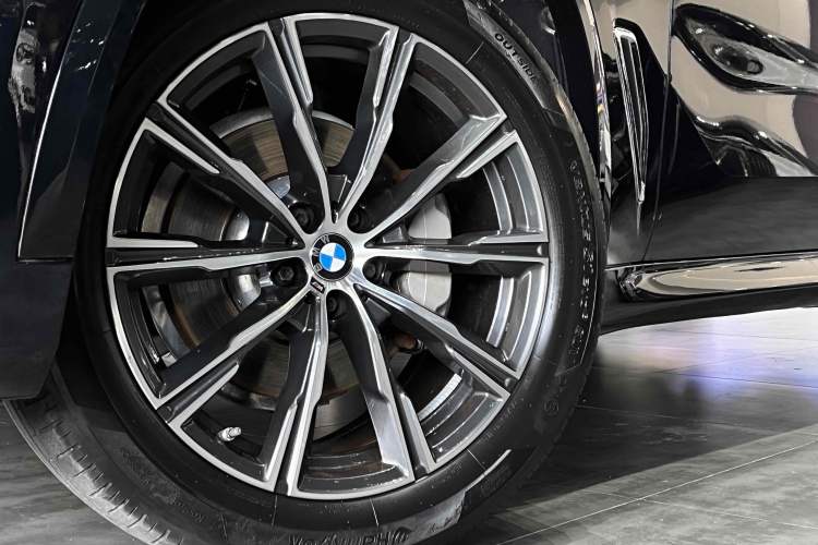 Used BMW X5 2022 xDrive 30Li Luxury M Sport Package
