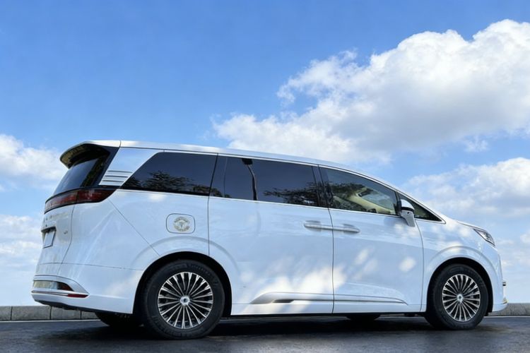 Used Denza D9 2024 DM-i 980 Four-Wheel Drive Prestige Model
