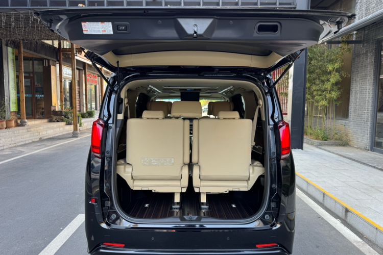 Used Toyota Alphard 2018 Revised Version 3.5L Premium Edition
