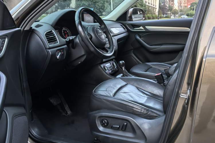 Used Audi Q3 2015 35 TFSI Comfort Model
