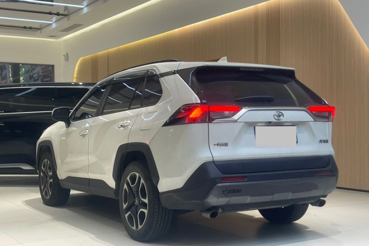 Used Toyota RAV4 2020 2.0L CVT Two-Wheel Drive Prestige Edition
