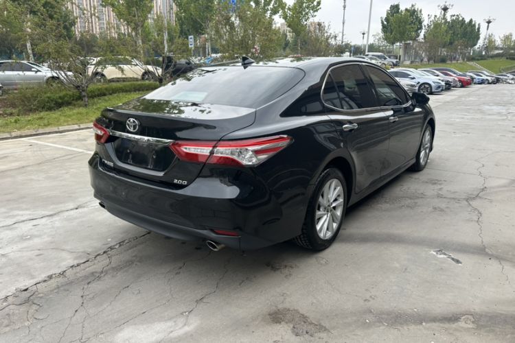 Used Toyota Camry 2021 2.0G Luxury Edition
