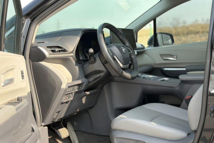 Used Toyota Granvia 2023 2.5L Hybrid Prestige PLUS Edition