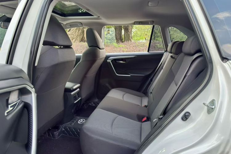 Used Toyota RAV4 2023 2.0L CVT Two-Wheel Drive Fashion Edition
