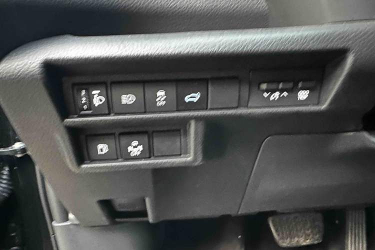 Used Toyota Granvia 2024 2.5L Hybrid Comfort Edition
