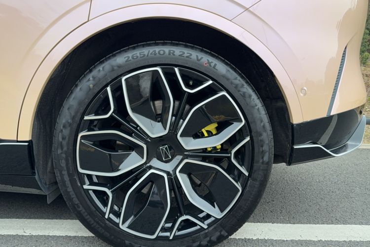 Used  11 2024 630 Rear-Wheel Drive Edition with Three Lasers