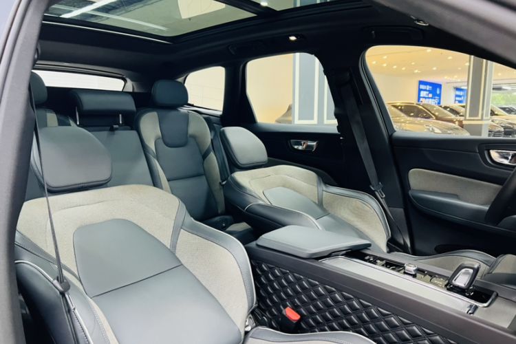 Used Volvo XC60 New Energy 2022 T8 Plug-in Hybrid All-Wheel Drive Zhiyuan Sport Edition
