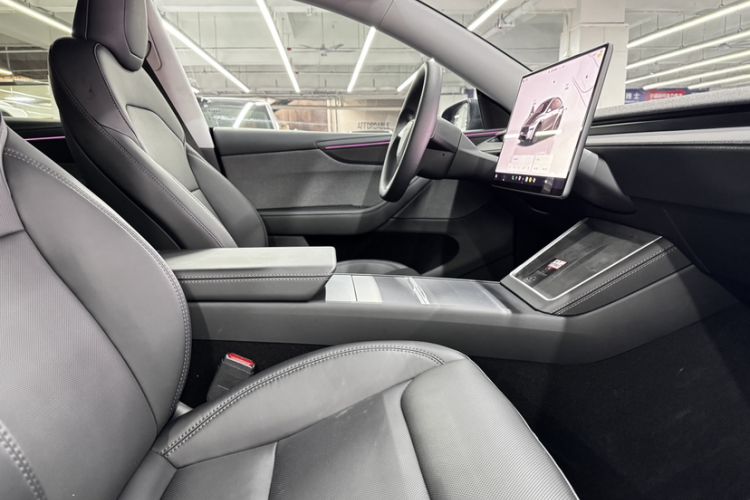 Used Tesla Model Y 2025 Rear-Wheel-Drive Version
