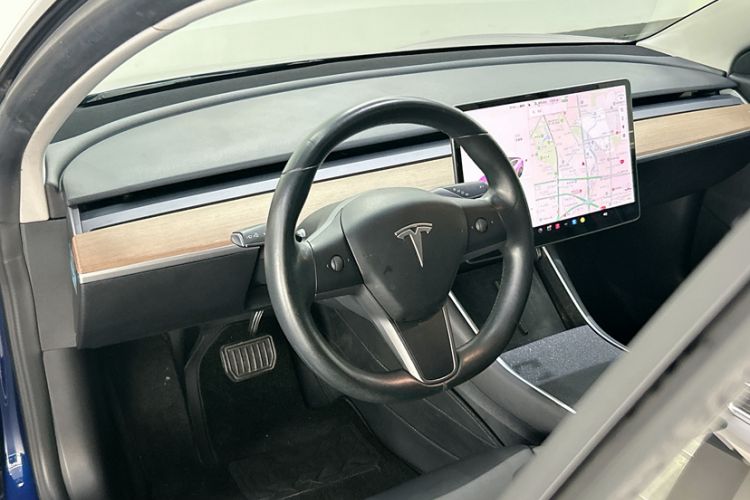 Used Tesla Model 3 2019 Long-Range Rear-Wheel-Drive Version
