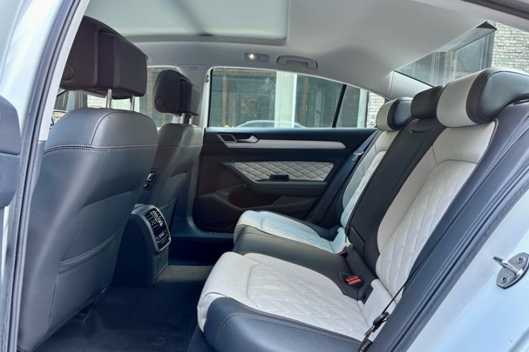 Used Volkswagen Magotan 2023 2 Million Units Commemorative Edition 330TSI DSG Luxury Version
