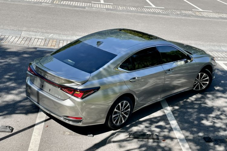 Used Lexus ES 2025 300h Deluxe Edition
