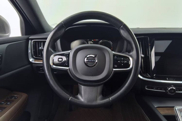 Used Volvo S60 2022 B4 Zhiyuan Luxury Edition
